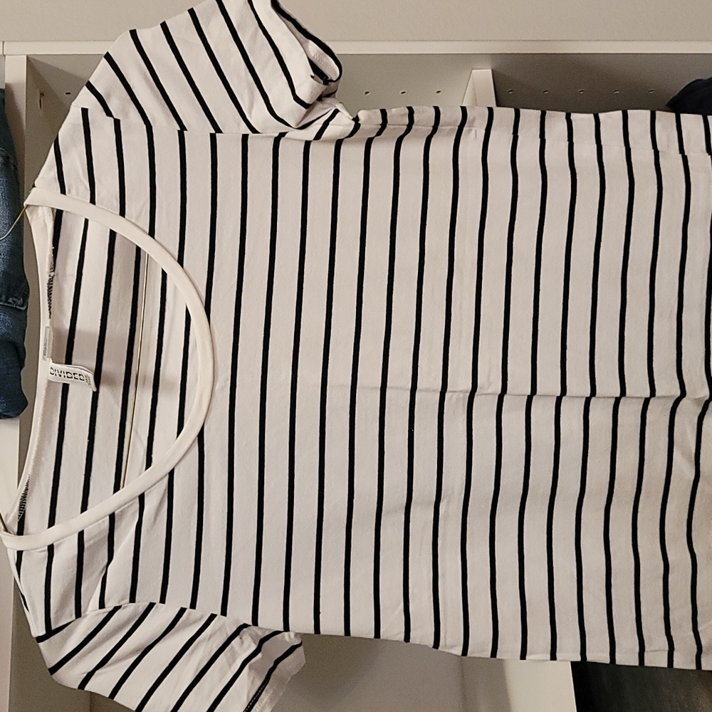 H&M divided Basic Tee